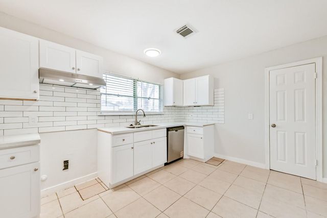 5855 Beldart Street, Houston, TX 77033