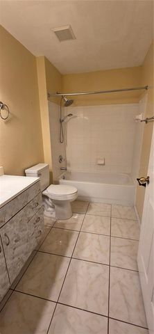 9306 LAKE CHASE ISLAND WAY, Tampa, FL 33626