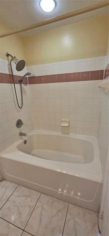 9306 LAKE CHASE ISLAND WAY, Tampa, FL 33626