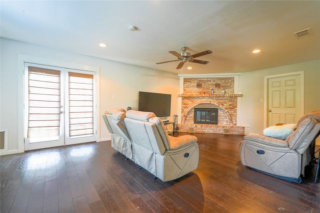 200 W Greenbriar Street, Robinson, TX 76706