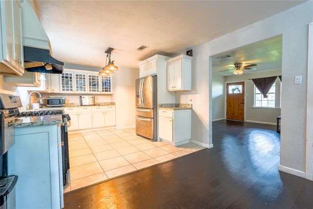 200 W Greenbriar Street, Robinson, TX 76706