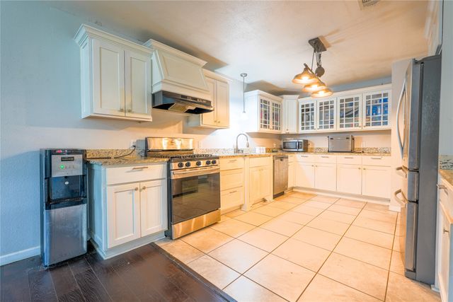 200 W Greenbriar Street, Robinson, TX 76706