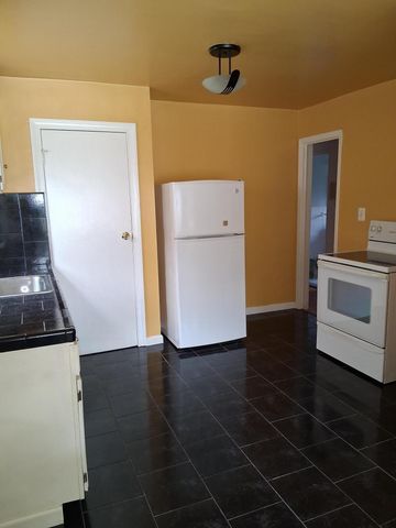18211 Stansbury Avenue, Detroit, MI 48235