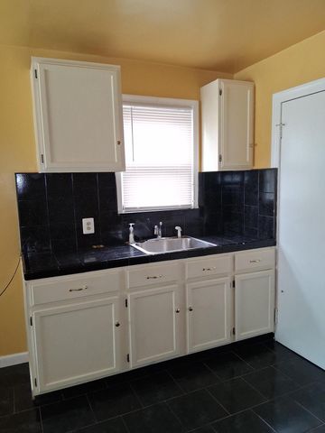 18211 Stansbury Avenue, Detroit, MI 48235