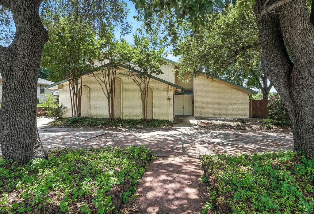 2411 Meadow Creek Drive, Carrollton, TX 75006
