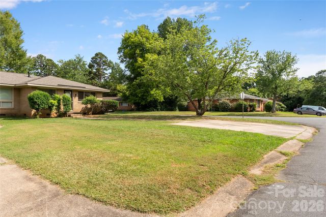 4900 Malibu Drive, Charlotte, NC 28215
