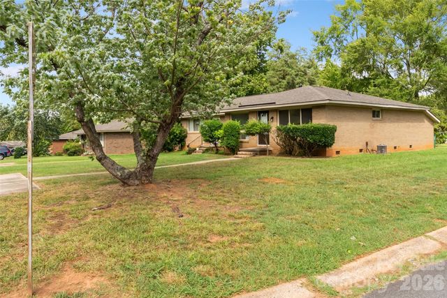 4900 Malibu Drive, Charlotte, NC 28215