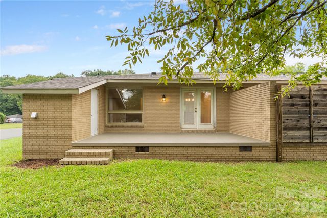 4900 Malibu Drive, Charlotte, NC 28215