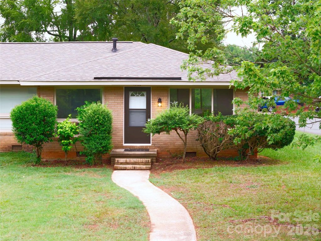 4900 Malibu Drive, Charlotte, NC 28215