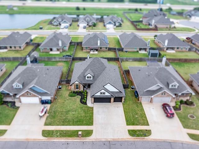 612 Bison Crossing Drive, Yukon, OK 73099