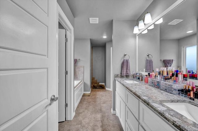 612 Bison Crossing Drive, Yukon, OK 73099