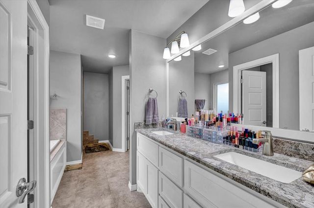 612 Bison Crossing Drive, Yukon, OK 73099