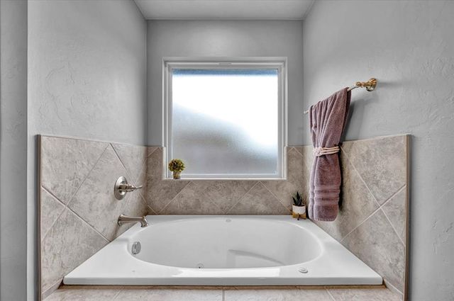 612 Bison Crossing Drive, Yukon, OK 73099