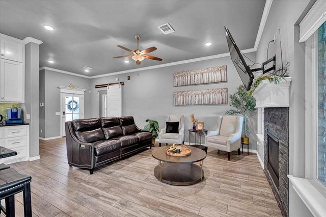 612 Bison Crossing Drive, Yukon, OK 73099