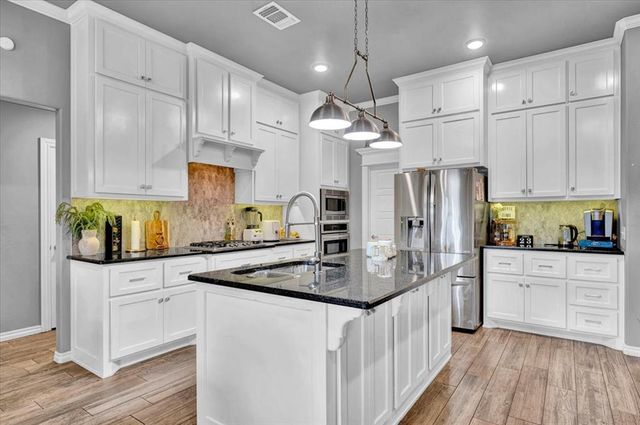 612 Bison Crossing Drive, Yukon, OK 73099