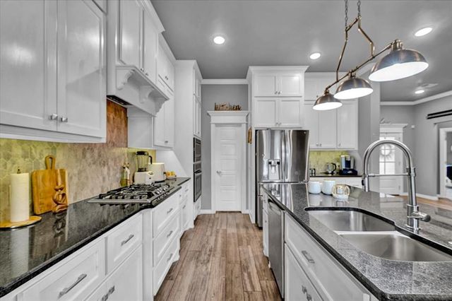 612 Bison Crossing Drive, Yukon, OK 73099