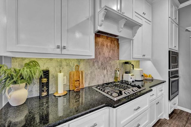 612 Bison Crossing Drive, Yukon, OK 73099