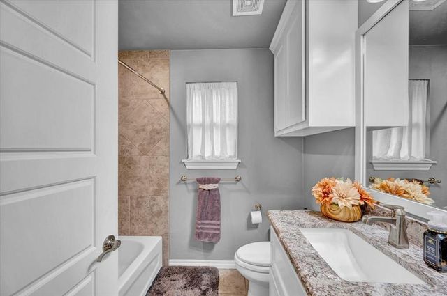 612 Bison Crossing Drive, Yukon, OK 73099