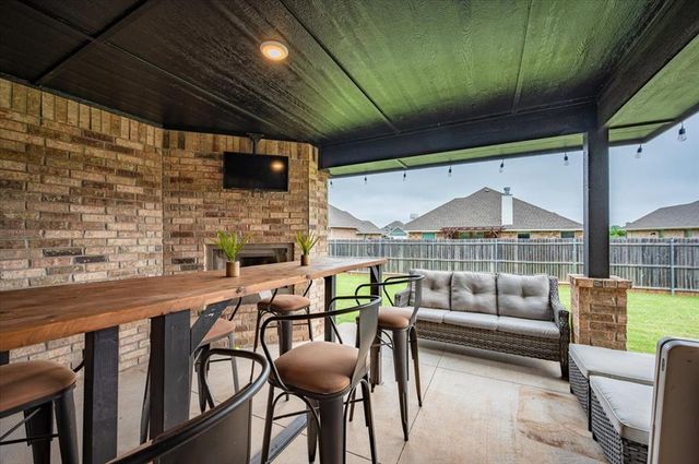 612 Bison Crossing Drive, Yukon, OK 73099