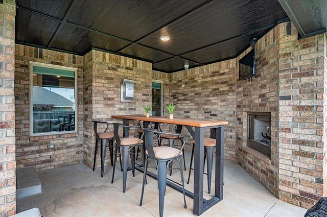 612 Bison Crossing Drive, Yukon, OK 73099