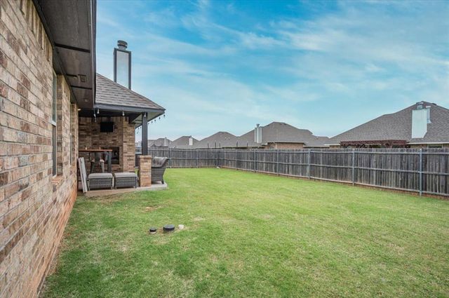 612 Bison Crossing Drive, Yukon, OK 73099