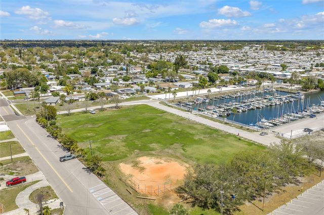 2112 HOPKINS DRIVE W, Bradenton, FL 34207