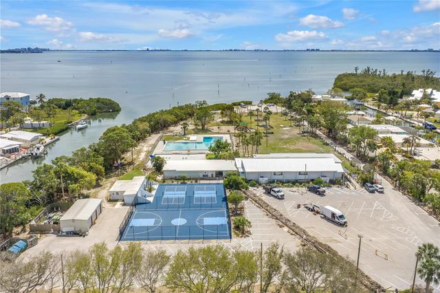 2112 HOPKINS DRIVE W, Bradenton, FL 34207