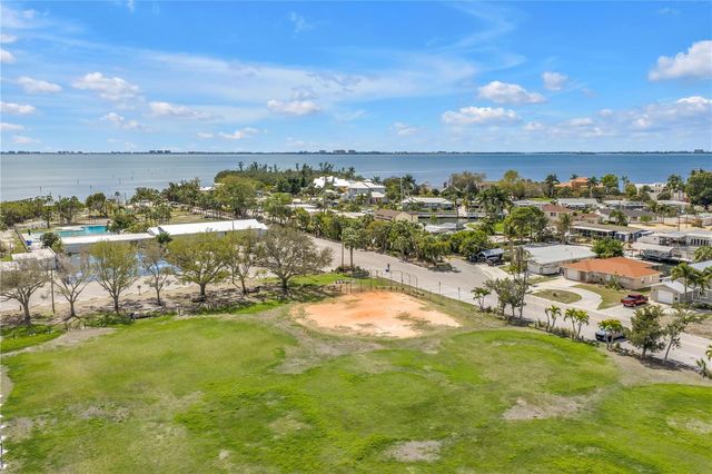2112 HOPKINS DRIVE W, Bradenton, FL 34207