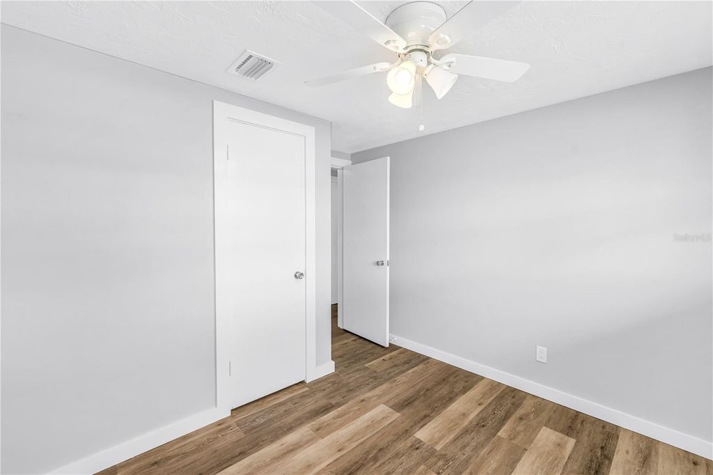 Image 11 of property listing at 2112 HOPKINS DRIVE W, Bradenton, FL 34207