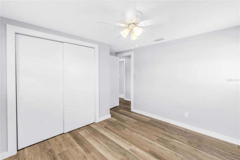 Image 12 of property listing at 2112 HOPKINS DRIVE W, Bradenton, FL 34207