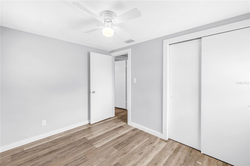 Image 16 of property listing at 2112 HOPKINS DRIVE W, Bradenton, FL 34207