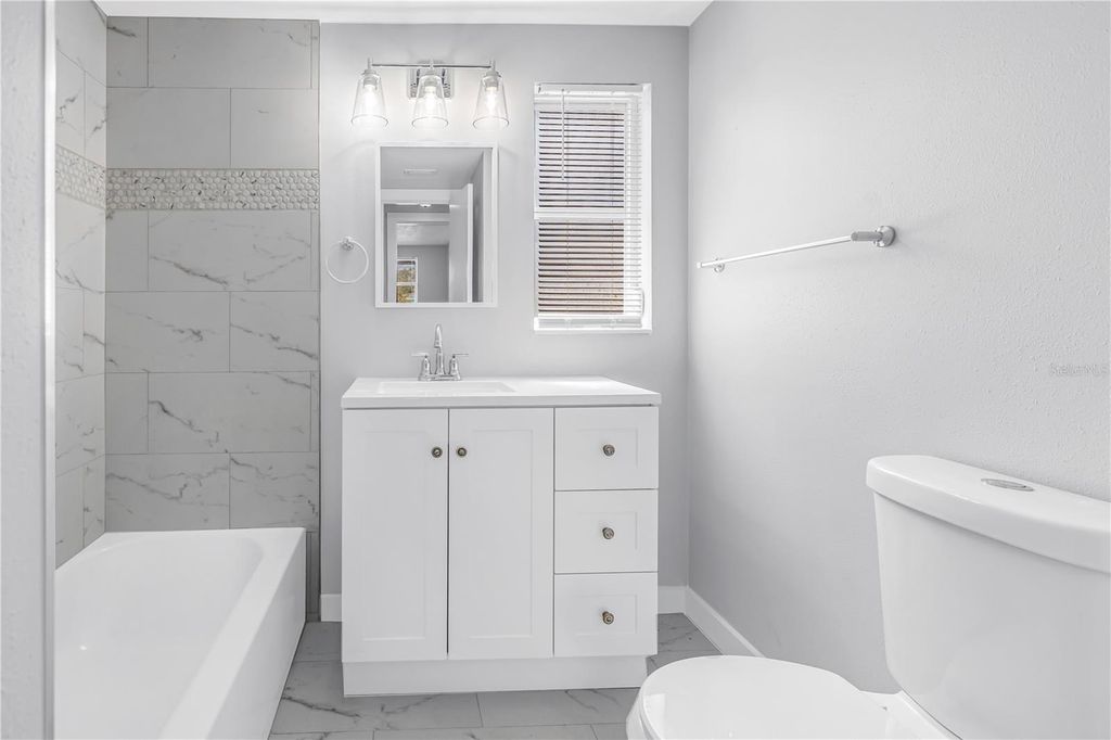 Image 17 of property listing at 2112 HOPKINS DRIVE W, Bradenton, FL 34207