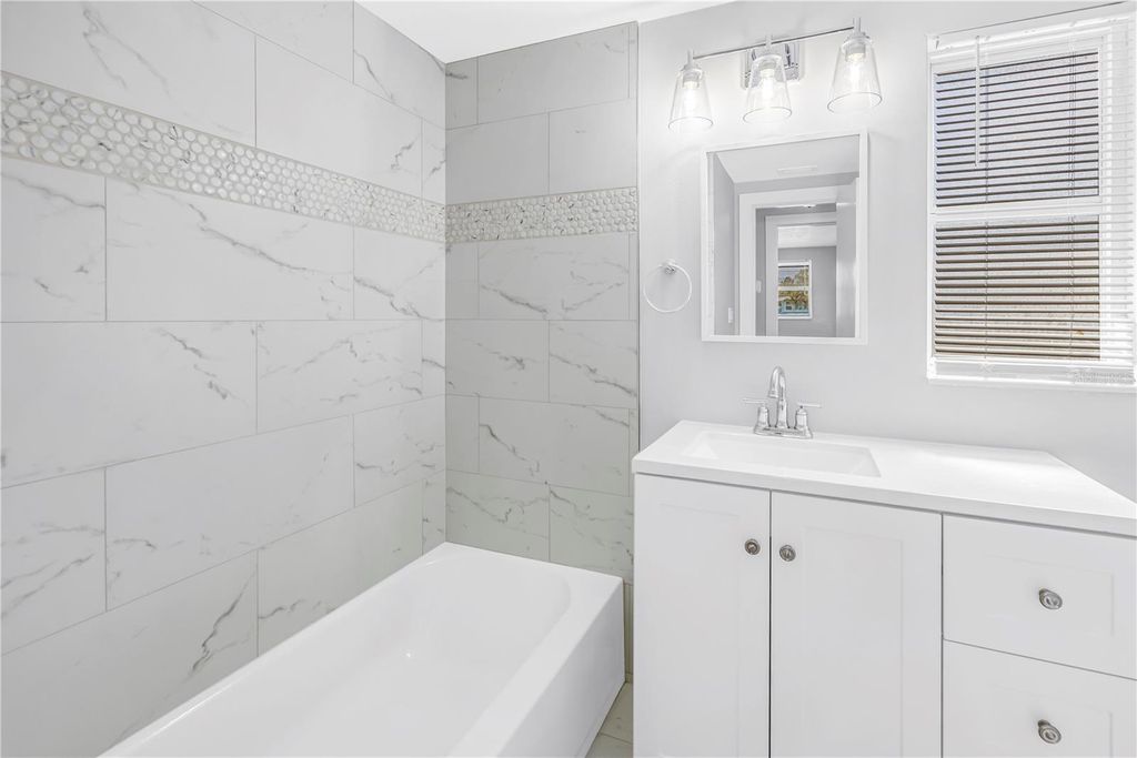 Image 18 of property listing at 2112 HOPKINS DRIVE W, Bradenton, FL 34207