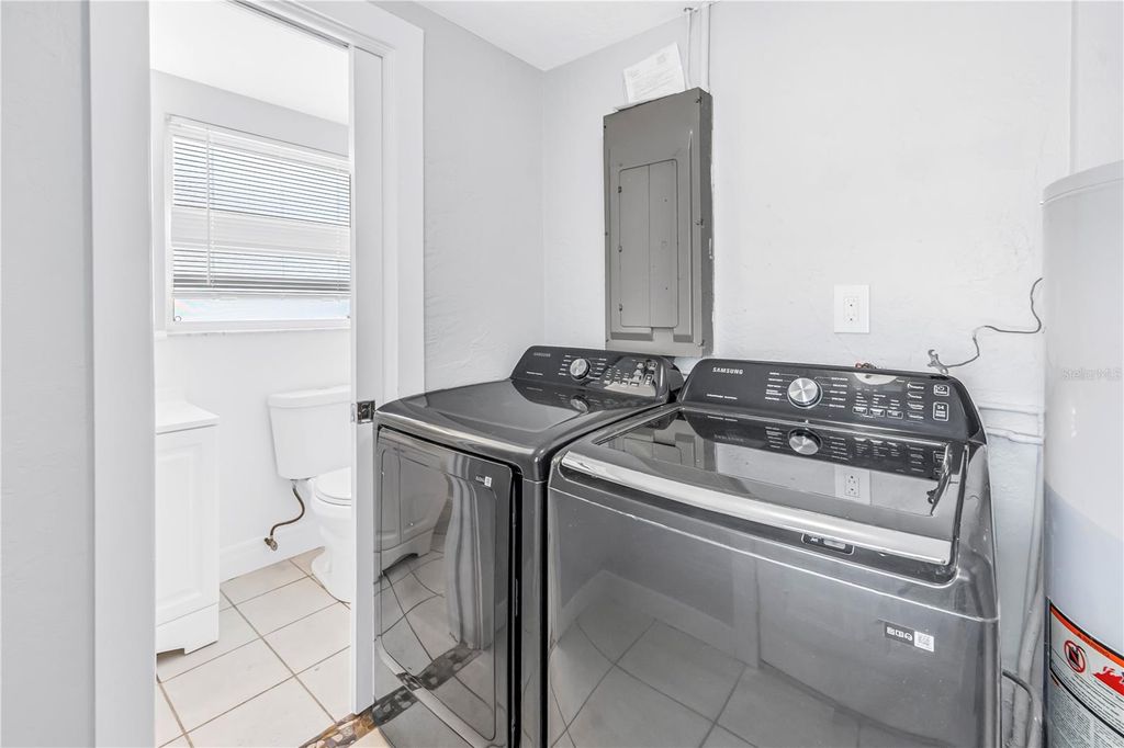 Image 20 of property listing at 2112 HOPKINS DRIVE W, Bradenton, FL 34207