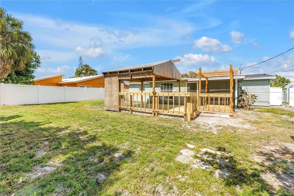 Image 26 of property listing at 2112 HOPKINS DRIVE W, Bradenton, FL 34207