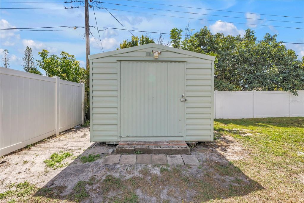 Image 31 of property listing at 2112 HOPKINS DRIVE W, Bradenton, FL 34207