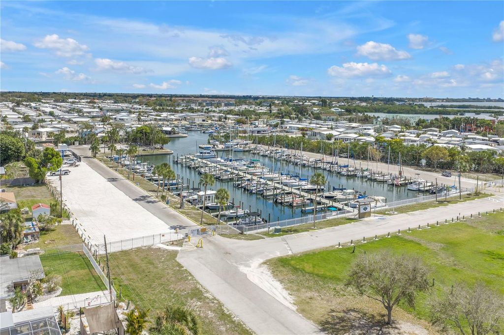 Image 33 of property listing at 2112 HOPKINS DRIVE W, Bradenton, FL 34207