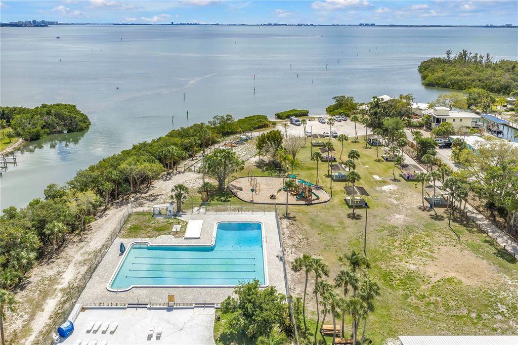 Image 35 of property listing at 2112 HOPKINS DRIVE W, Bradenton, FL 34207