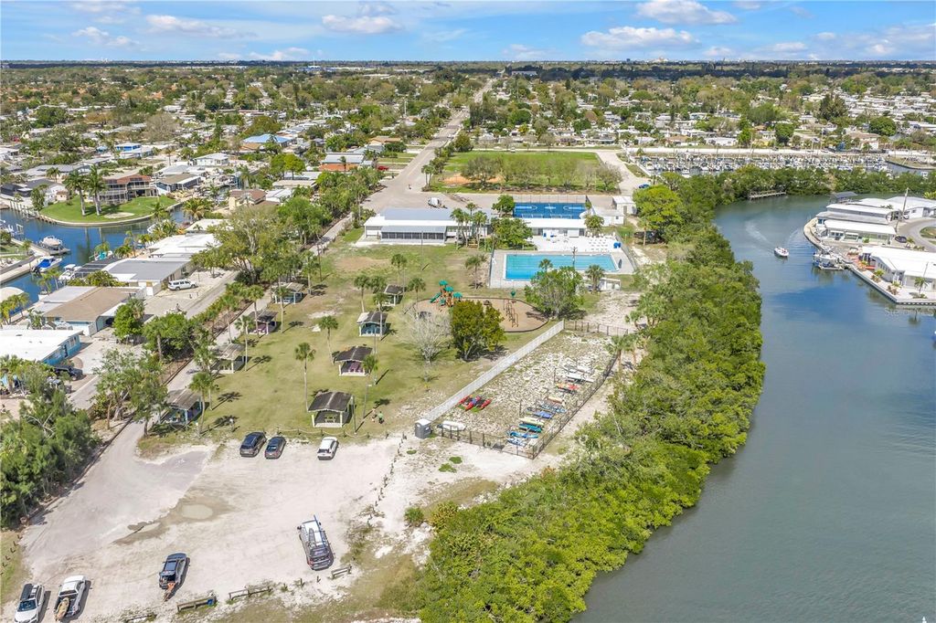 Image 41 of property listing at 2112 HOPKINS DRIVE W, Bradenton, FL 34207