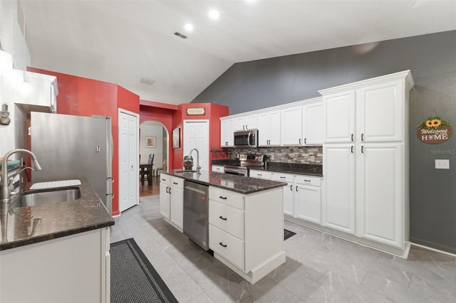 983 CASCADES PARK TRAIL, Deland, FL 32720