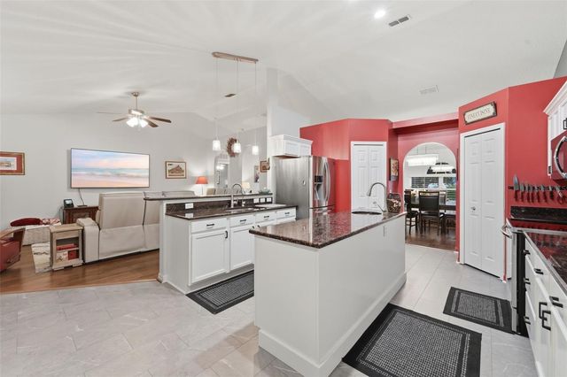 983 CASCADES PARK TRAIL, Deland, FL 32720