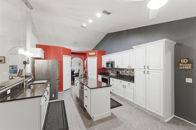 983 CASCADES PARK TRAIL, Deland, FL 32720