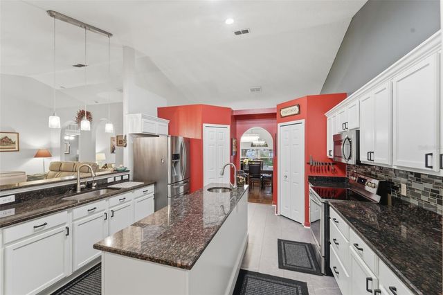 983 CASCADES PARK TRAIL, Deland, FL 32720
