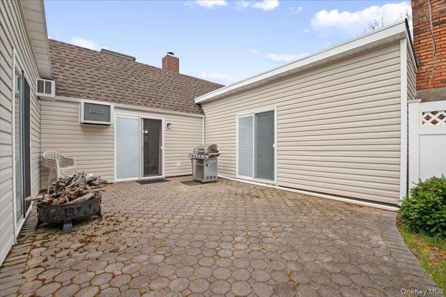22 Redpine Road, Medford, NY 11763