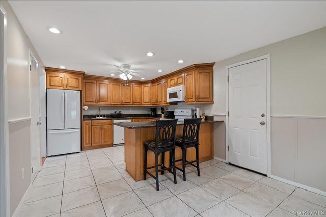 22 Redpine Road, Medford, NY 11763