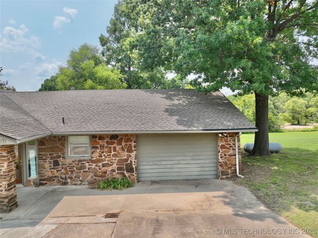 1791 W Mcgill Circle, Eufaula, OK 74432
