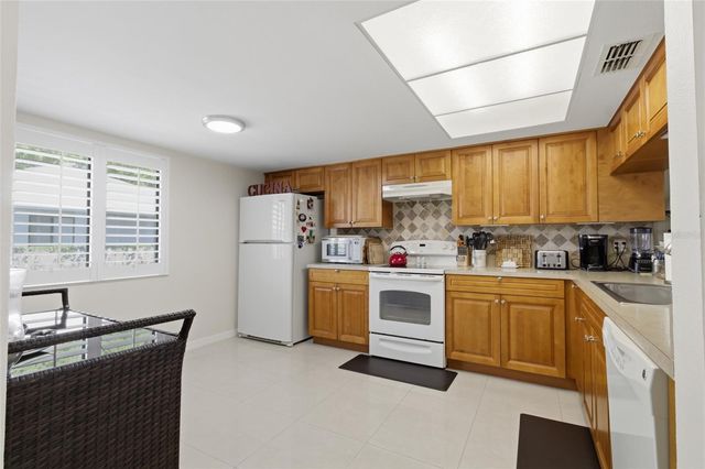 2701 COUNTRYSIDE BOULEVARD 101, Clearwater, FL 33761