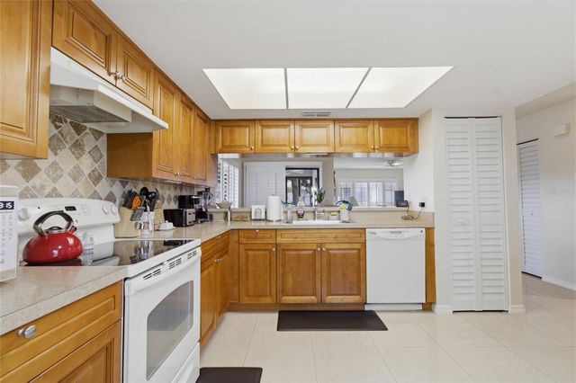 2701 COUNTRYSIDE BOULEVARD 101, Clearwater, FL 33761