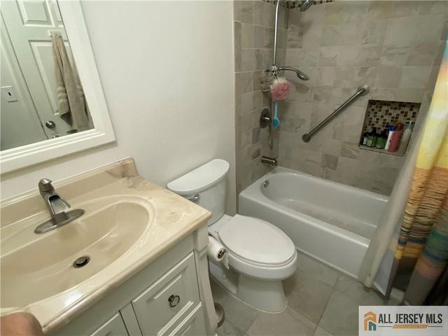 144 Beverly Hill Terrace B, Woodbridge Proper, NJ 07095