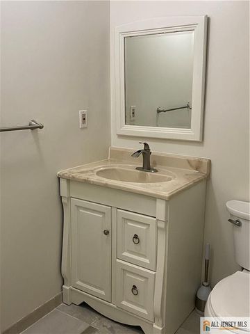 144 Beverly Hill Terrace B, Woodbridge Proper, NJ 07095